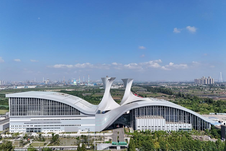 鸿运国际武汉公司两青工被聘为“湖北青年情形 友好使者”