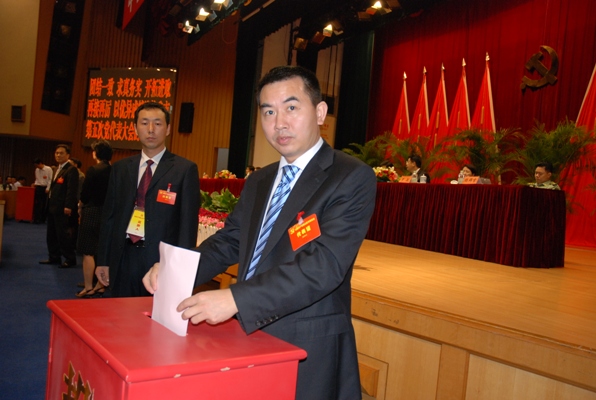 集团总支书记加入南山区党代会