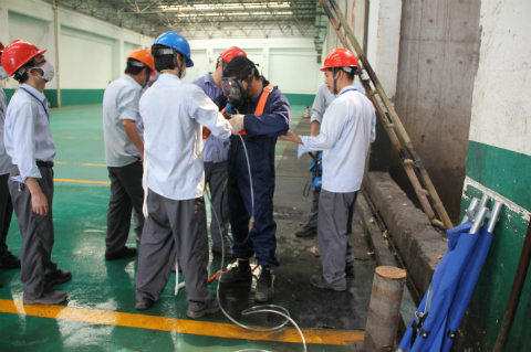 常州公司开展“垃圾库职员坠落救援”清静演练