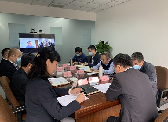 鸿运国际集团召开党委理论学习中心组学习钻研会