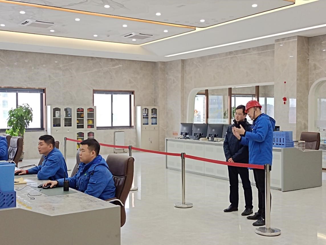 鸿运国际集团向导到下属项目公司开展新春慰问