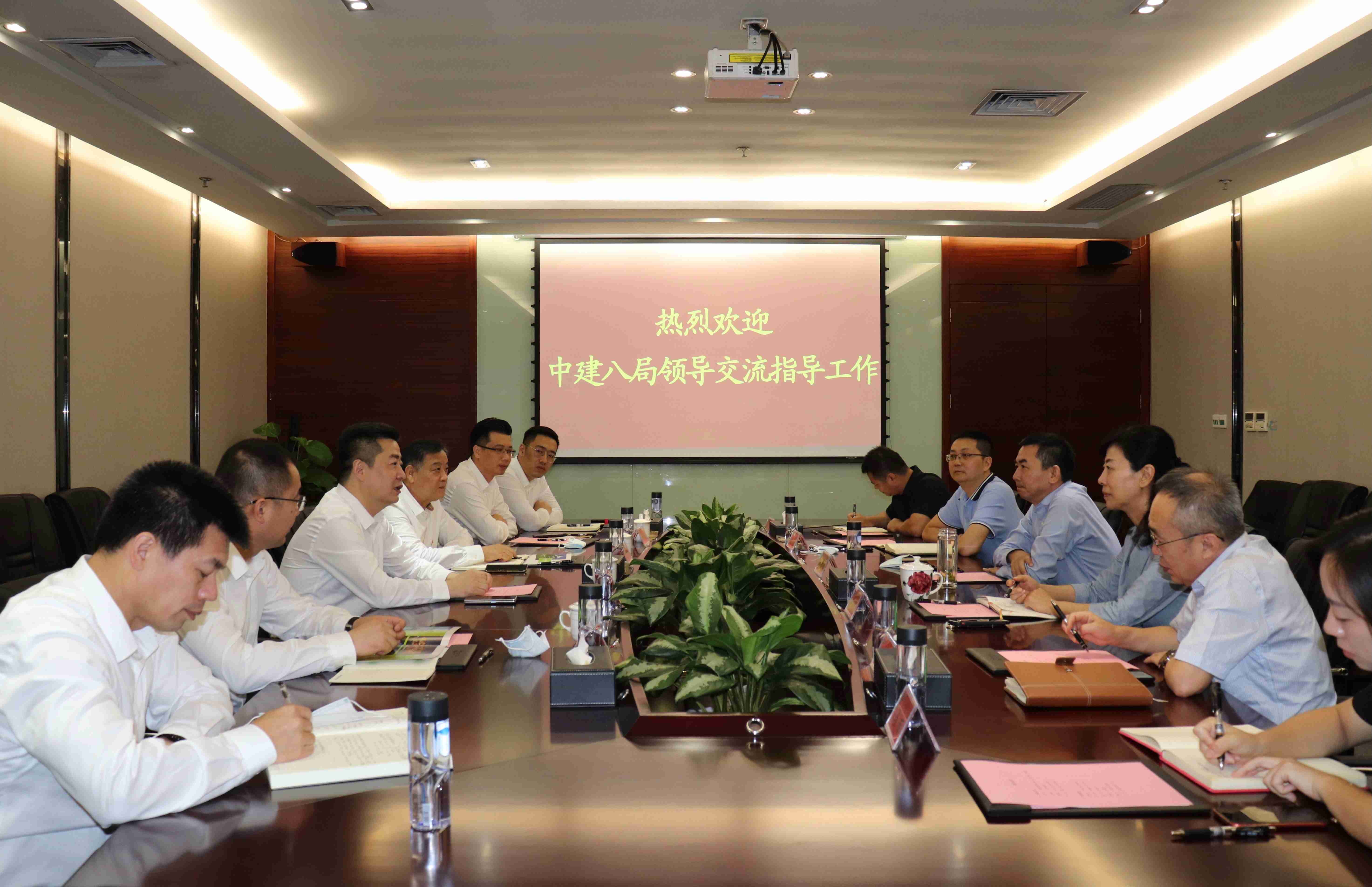 中国修建第八工程局向导到访鸿运国际