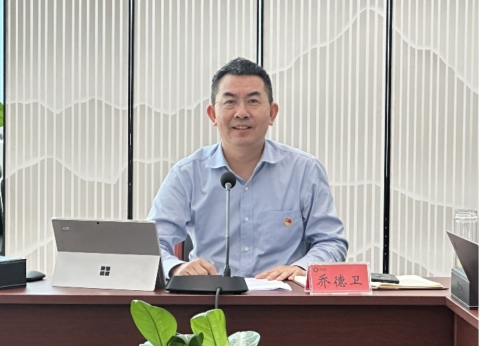 鸿运国际集团党委理论学习中心组召开第七次集中学习钻研会